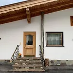 Oberguggenhausen Daire *